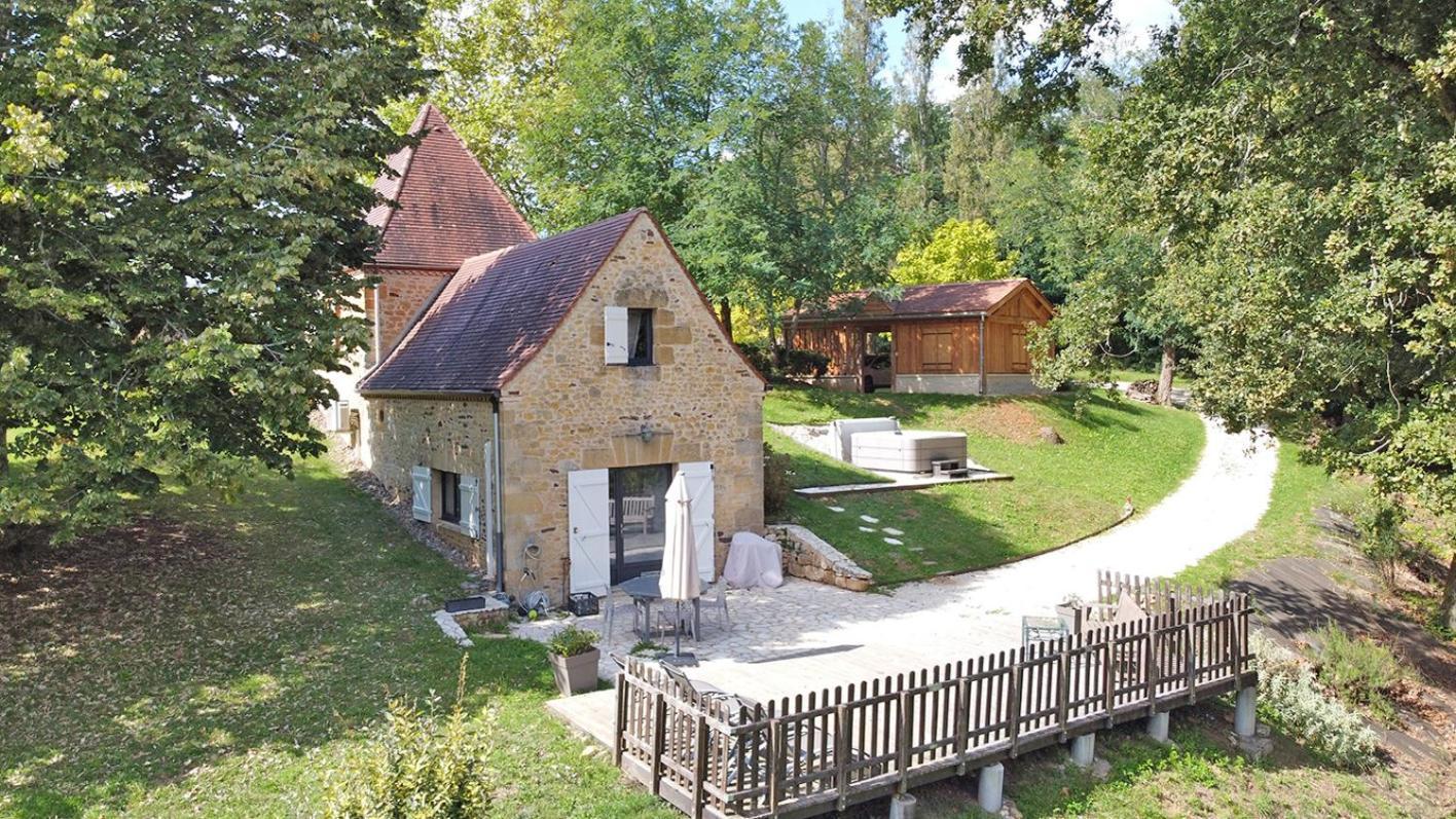 Maison Climatisee Avec Jacuzzi A 10 Min De Sarlat Exterior foto